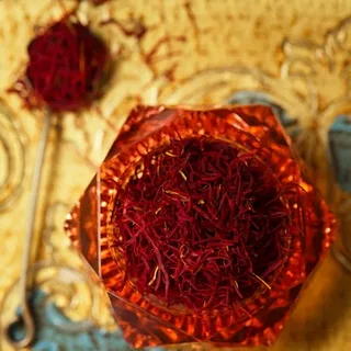 تصویر 4 از زعفران نگین سنتی تازه و مرغوب با بسته‌ بندی استاندارد